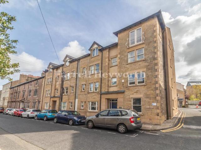 Flat for sale in Greaves, Bare
