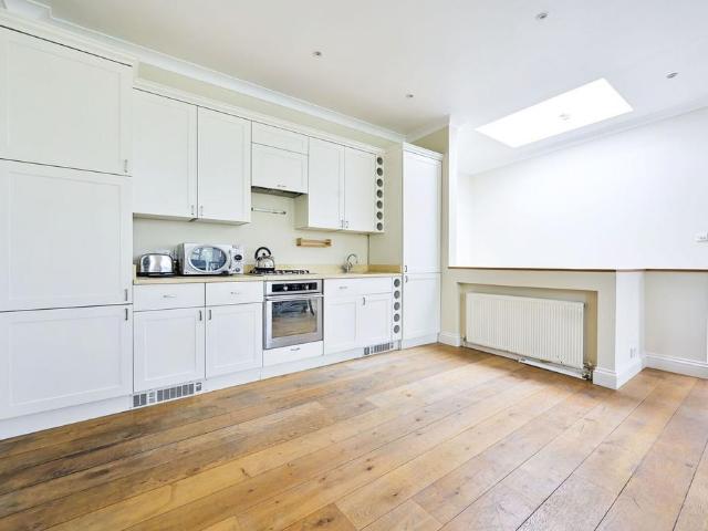 Flat for sale in West Kensington, Greater London