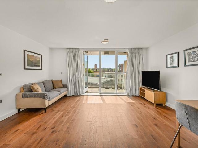 Flat for sale in Greenwich Town Centre, Greater London