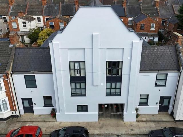 Flat for sale in Phippsville, Northampton