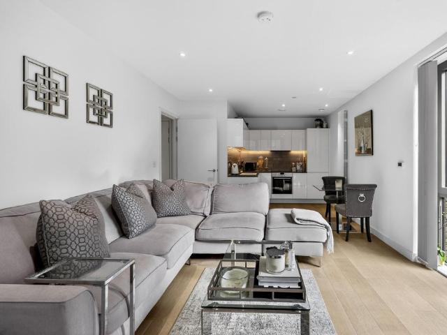Flat for sale in Silvertown, Greater London