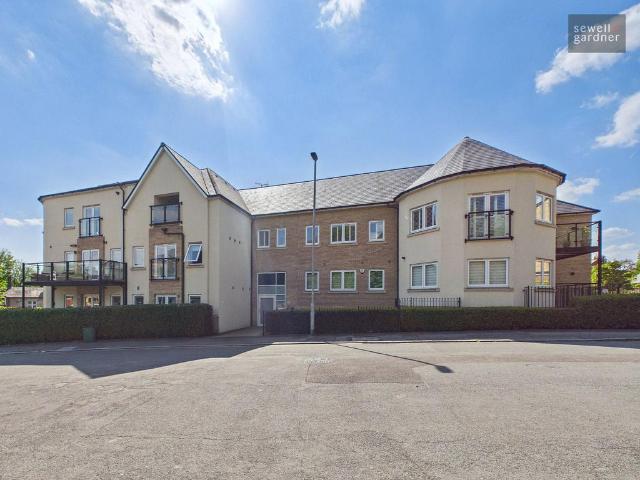 Flat for sale in Batchworth
