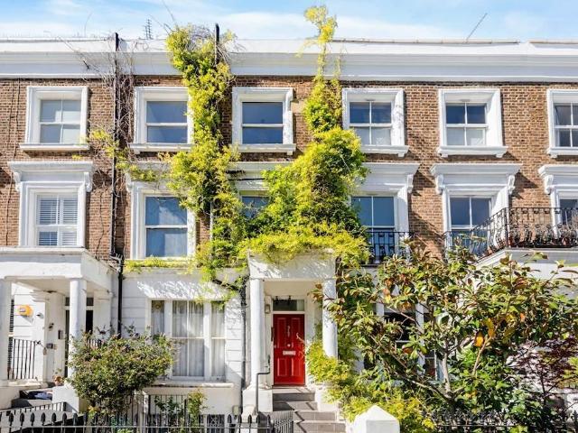 Flat for sale in North Kensington, Greater London