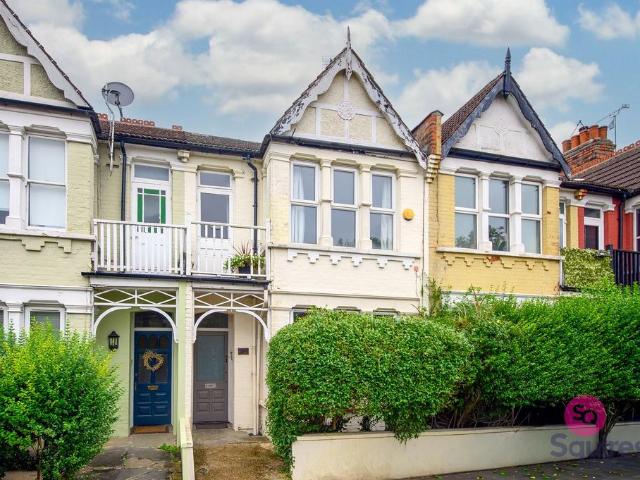 Flat for sale in London Borough of Barnet, Greater London
