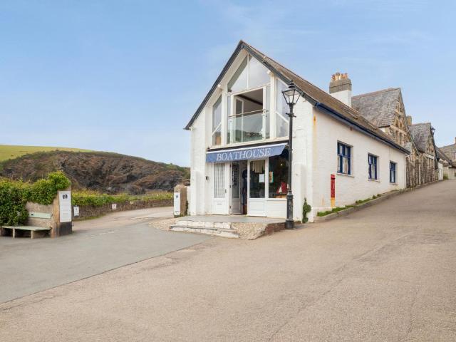 Flat for sale in Port Gaverne, Port Isaac