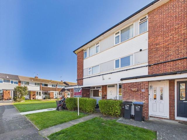 Flat for sale in Upton, Acol