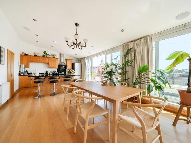 Flat for sale in Notting Hill, Greater London