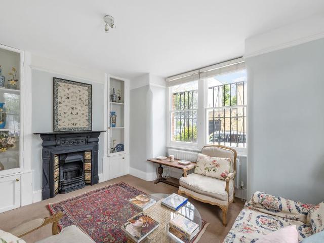 Flat for sale in Fulham, Greater London