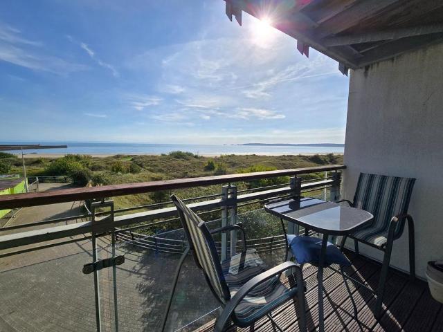 Flat for sale in SA1 Swansea Waterfront, Swansea