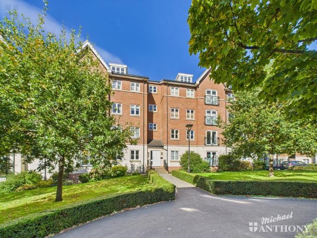 Flat for sale in Walton, Aylesbury