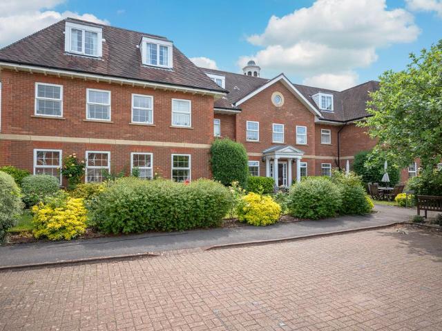 Flat for sale in Horsham, West Sussex