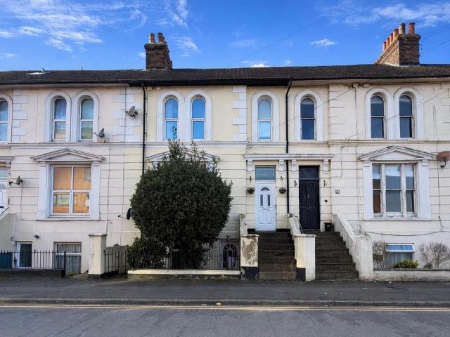 Flat for sale in Repton Manor, Bridgefield