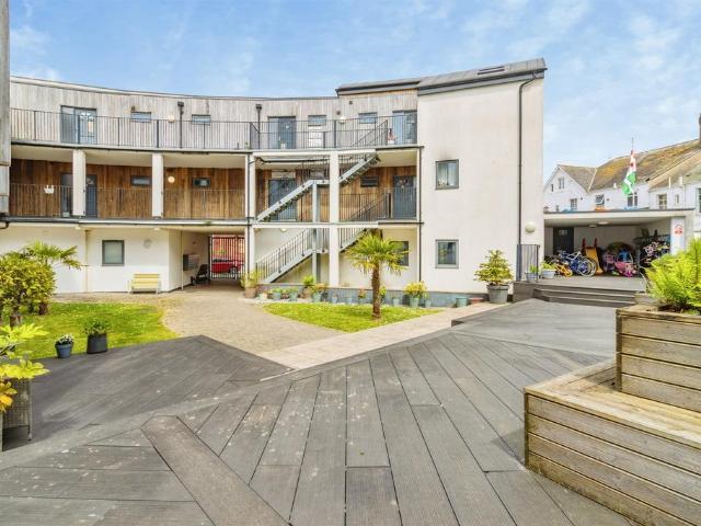Flat for sale in Oldway, Livermead