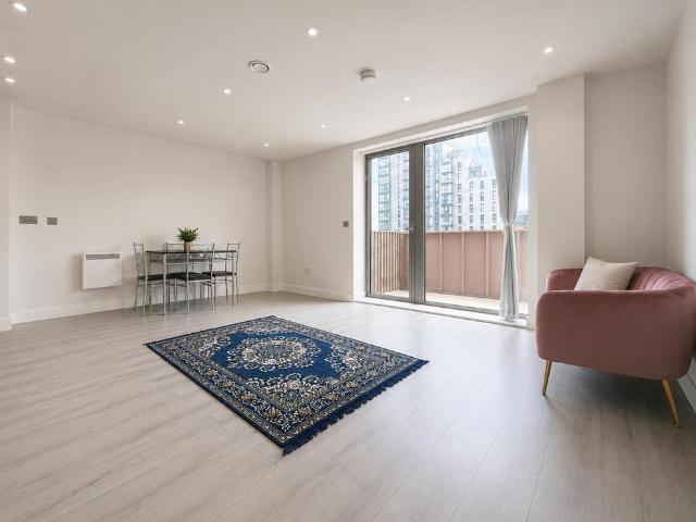 Flat for sale in Slough