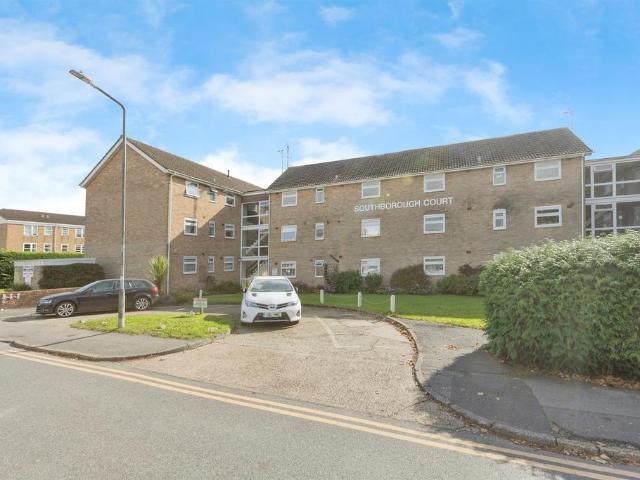 Flat for sale in Southborough, Sandown Park