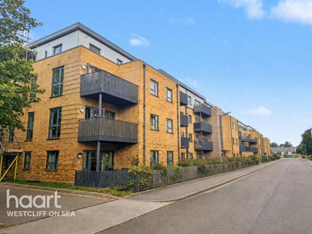 Flat for sale in Alton Barnes, Essex