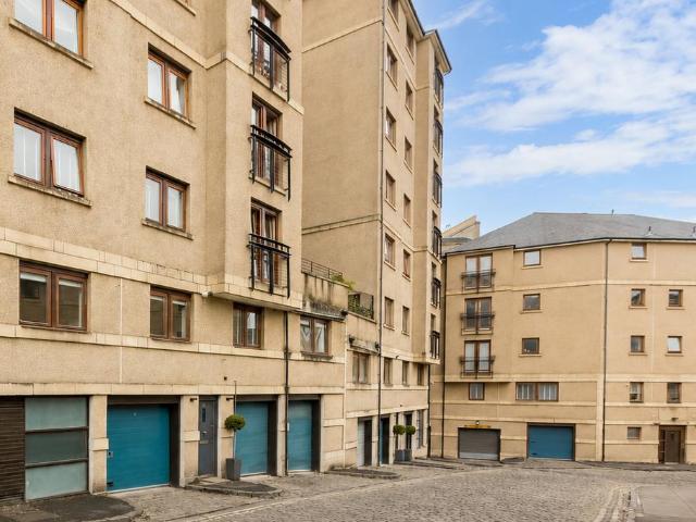 Flat for sale in Silvermills, Scotland