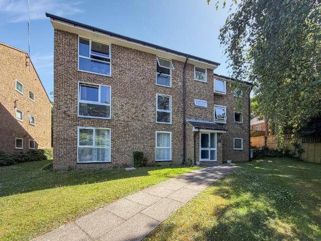 Flat for sale in London Borough of Croydon, Sanderstead