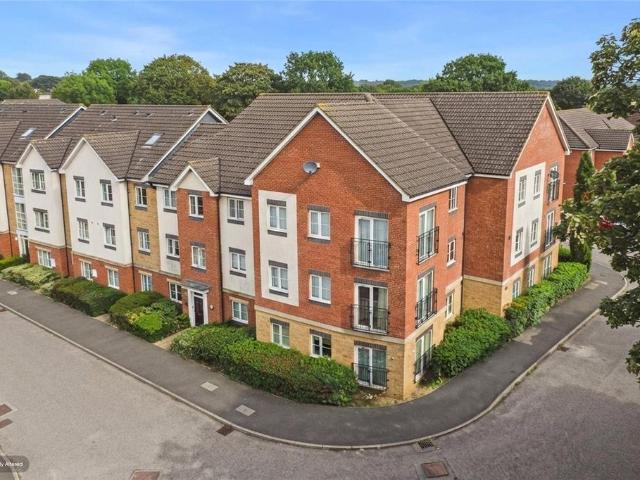 Flat for sale in Leisure Village, Kettering