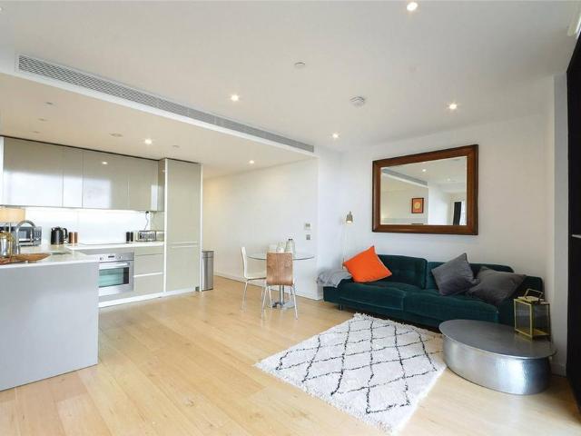 Flat for sale in Elephant and Castle, Greater London