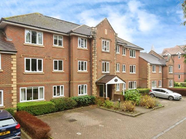 Flat for sale in Hawkenbury, Sandown Park