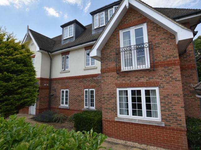 Flat for sale in Winkfield