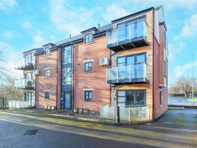 Flat for sale in Trowbridge