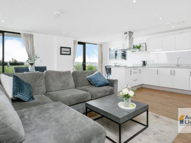 Flat for sale in Hale Village, Tottenham Hale