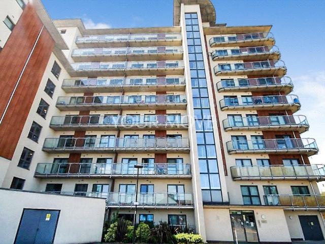Flat for sale in Rush Green, Greater London