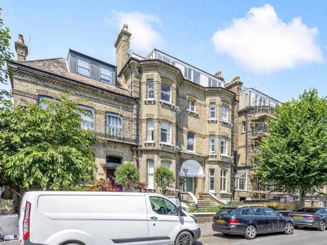 Flat for sale in Brunswick