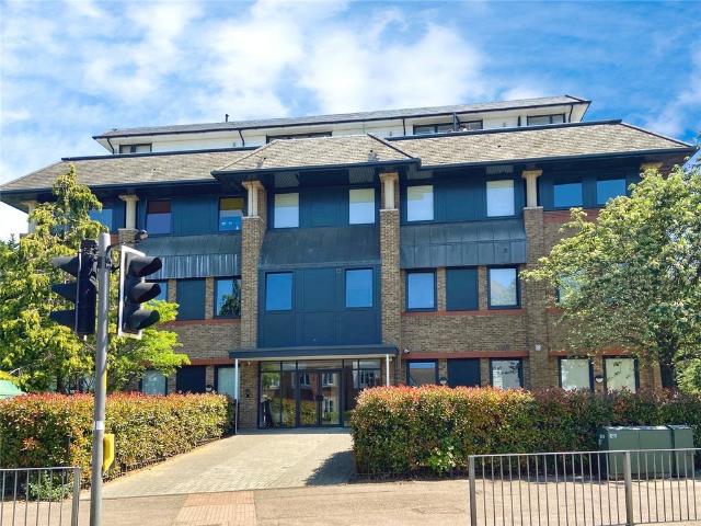 Flat for sale in Connaught Park, Bushey