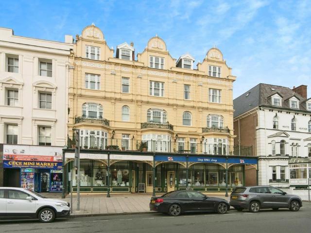 Flat for sale in Llandudno, Wales