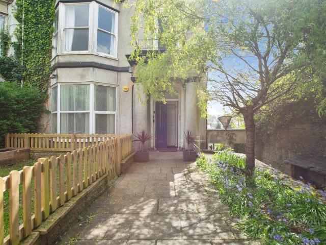 Flat for sale in Mount Wise