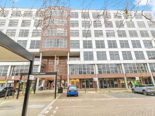 Flat for sale in Milton Keynes