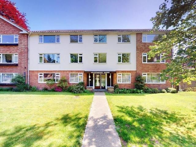Flat for sale in Kew, Greater London