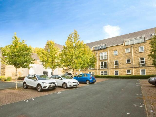 Flat for sale in Savile Park, West Yorkshire
