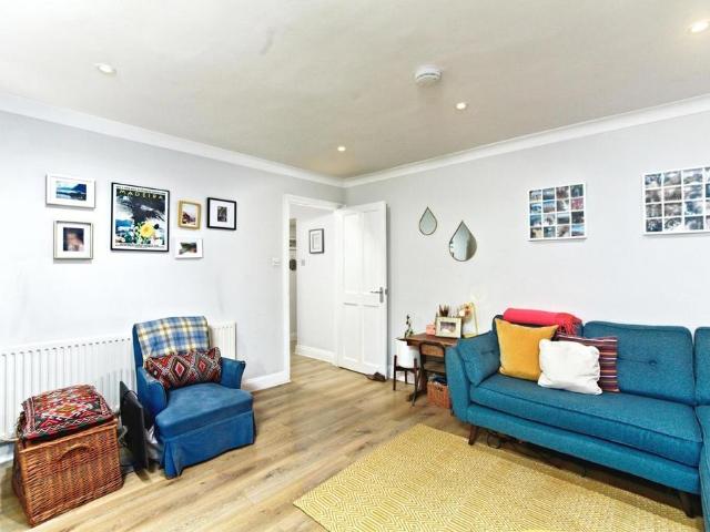 Flat for sale in London Borough of Croydon, Addiscombe
