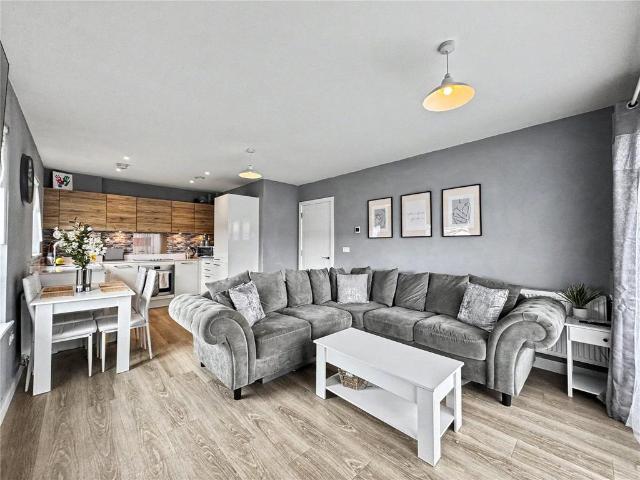 Flat for sale in Brompton, Gillingham