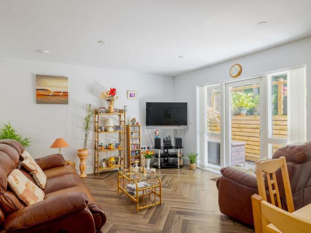 Flat for sale in London Borough of Croydon, Purley