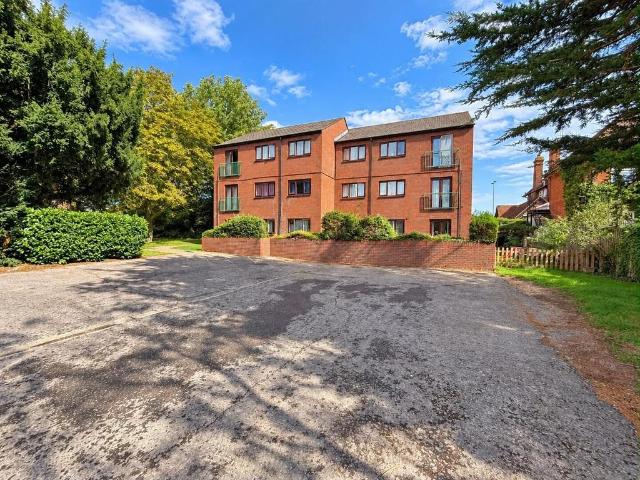 Flat for sale in Old Town, Stevenage