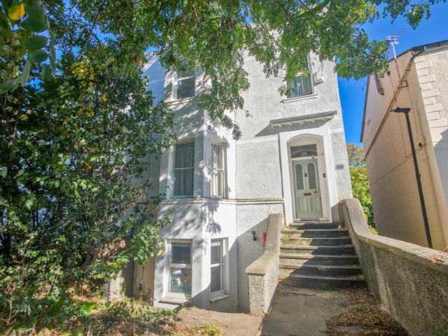 Flat for sale in Glyndon, Greater London