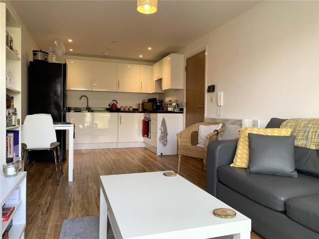 Flat for sale in Richmond Hill, West Yorkshire