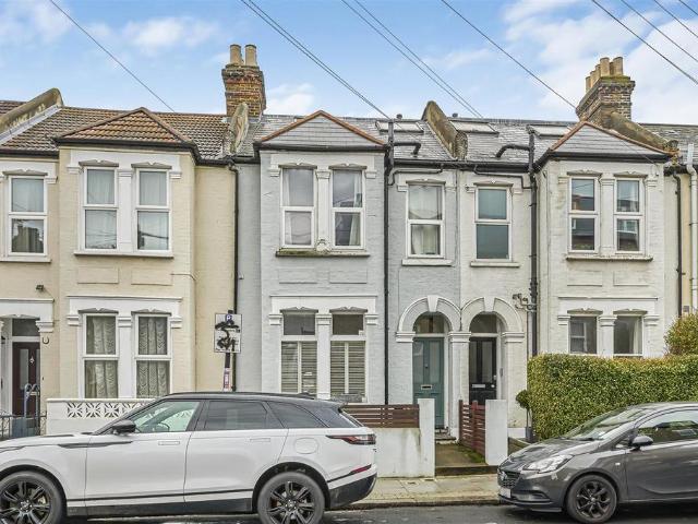 Flat for sale in Furzedown, Greater London