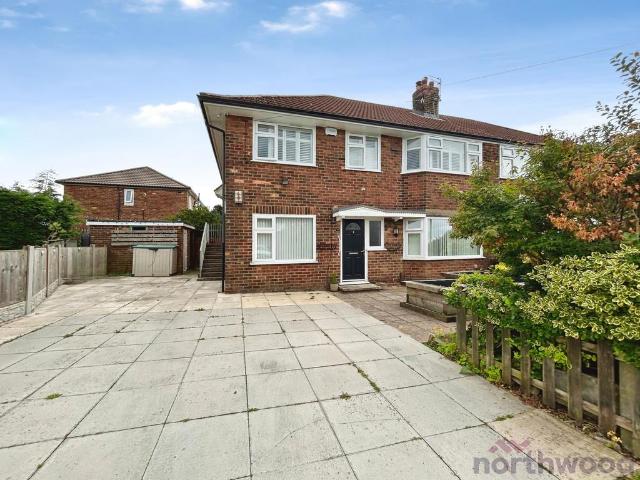 Flat for sale in Lee Bank, Greater Manchester
