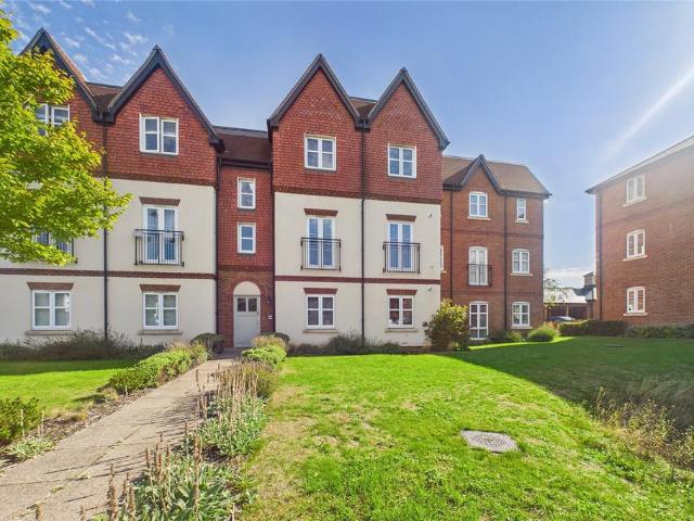 Flat for sale in Warfield, Newell Green