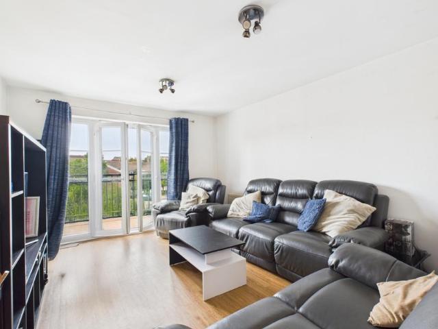 Flat for sale in Leighton-Linslade, Leighton Buzzard