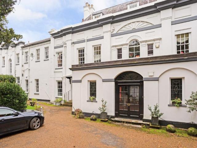 Flat for sale in Englefield Green, Runnymede