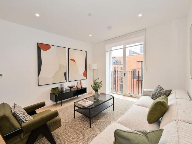 Flat for sale in Brent Cross, Isle Of Man