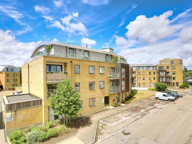 Flat for sale in Hertford, Colliers End