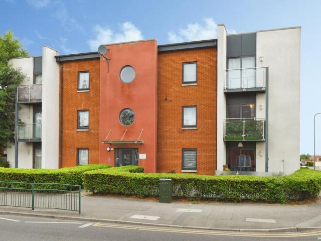 Flat for sale in Alton Barnes, Essex